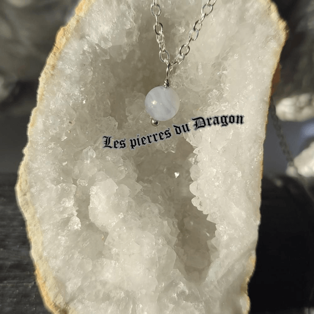 Collier fin calcédoine 