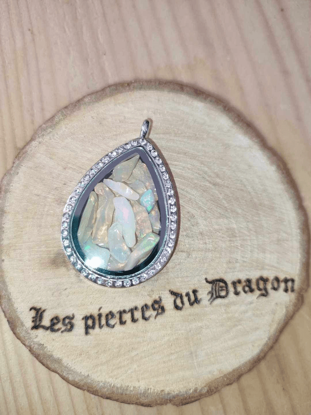 pendentif goutte opale d&#039;Ethiopie naturelle